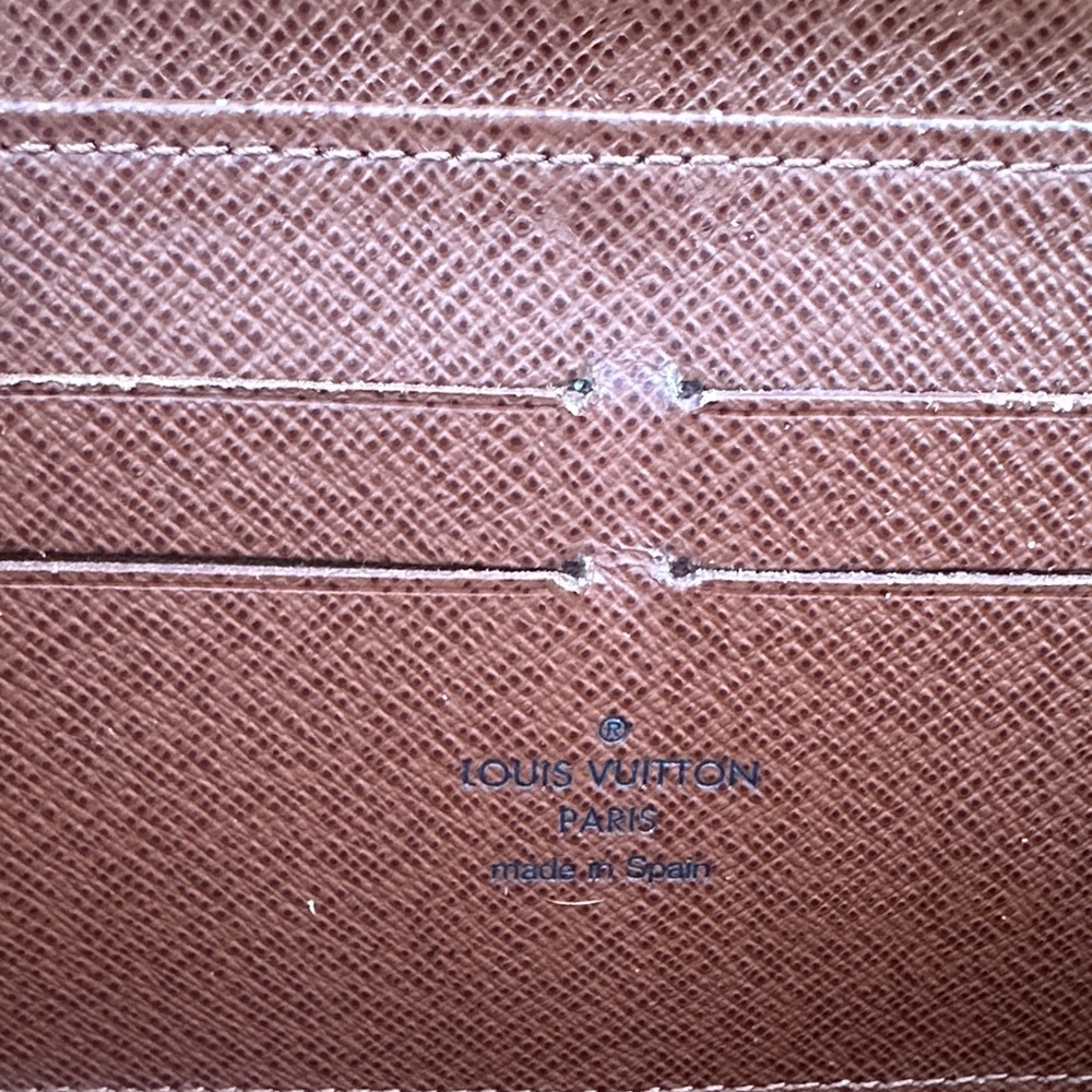 Louis Vuitton Monogram Zippy Wallet - Picture 13 of 16